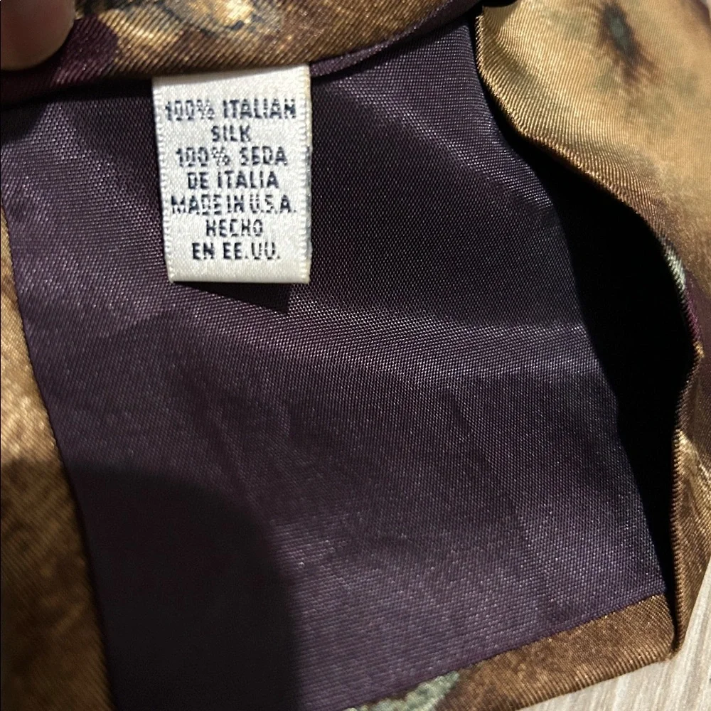 Vintage Claiborne Men’s Gold Purple fruit Patterned Tie 100% Italian Silk Career - Picture 5 of 7